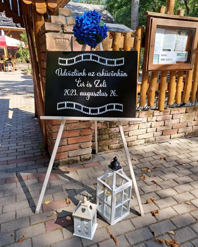 Köszöntő tábla