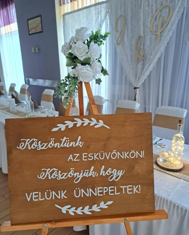 Köszöntő tábla