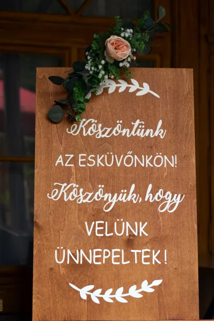 Köszöntő tábla