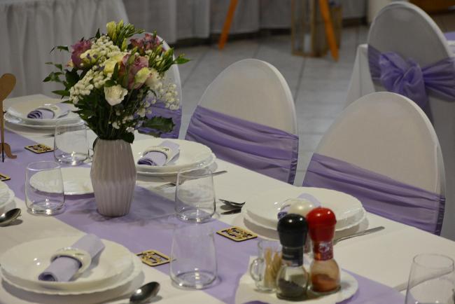 Levendula lila dekorselyem asztal futó