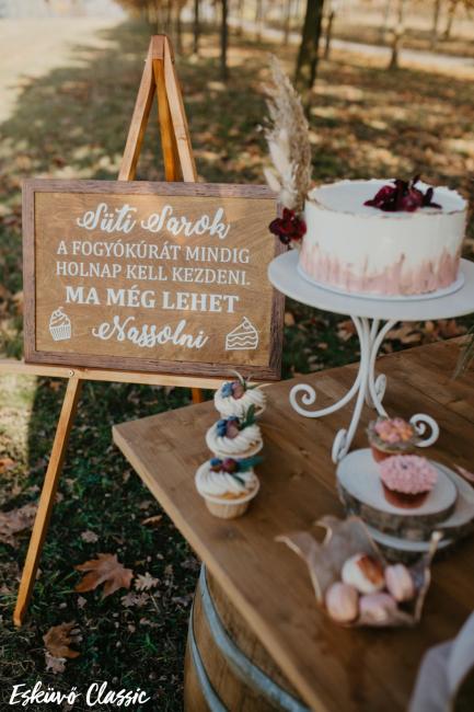 Dekorációs tábla desszert asztalhoz