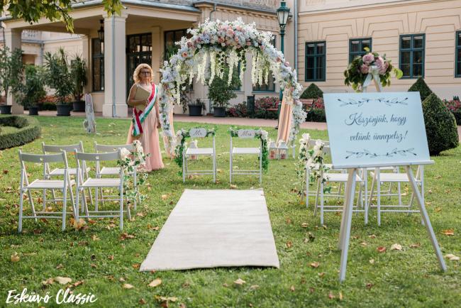 Külső szertartás köszöntő tábla