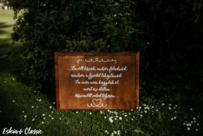 Kalligrafikus táblánk