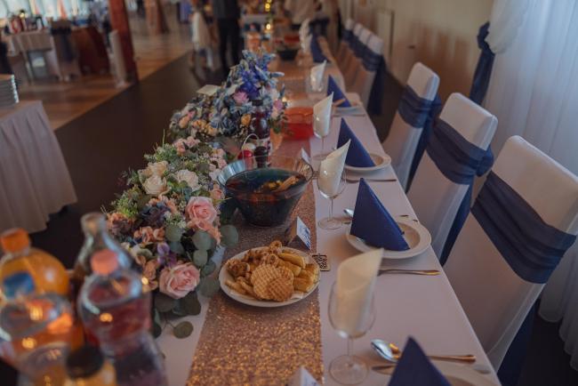 Flitteres asztalfutó